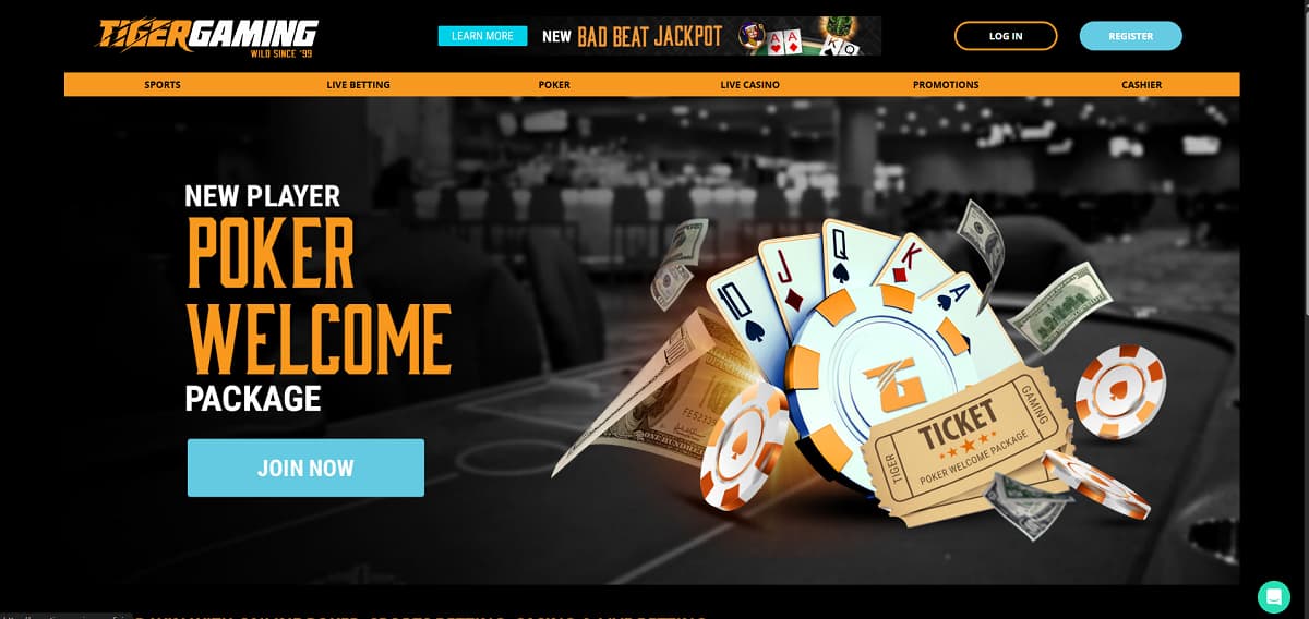 TigerGaming Startseite mit Banner, das ein Poker-Willkommenspaket für neue Spieler bewirbt. Navigation umfasst Sport, Live-Wetten, Poker, Live-Casino und Promotionen. Vordergrund zeigt Spielkarten, Chips und Bargeld als Casino-Symbole.